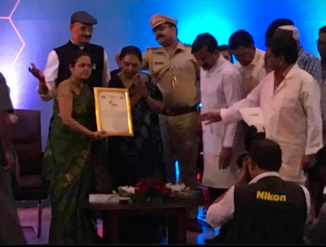 Dr richa patel being awarded by the Governor of MP